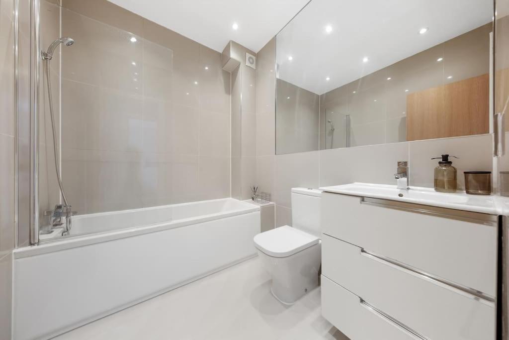 Pleasing 2Bed Flat 10Min To Wimbledon Tennis Court Londra Exterior foto